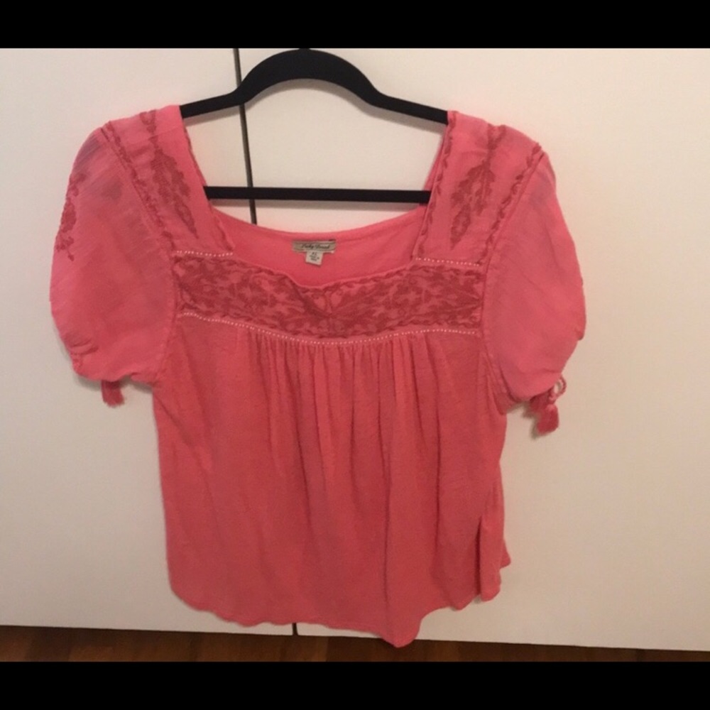 Gorgeous lucky brand top
